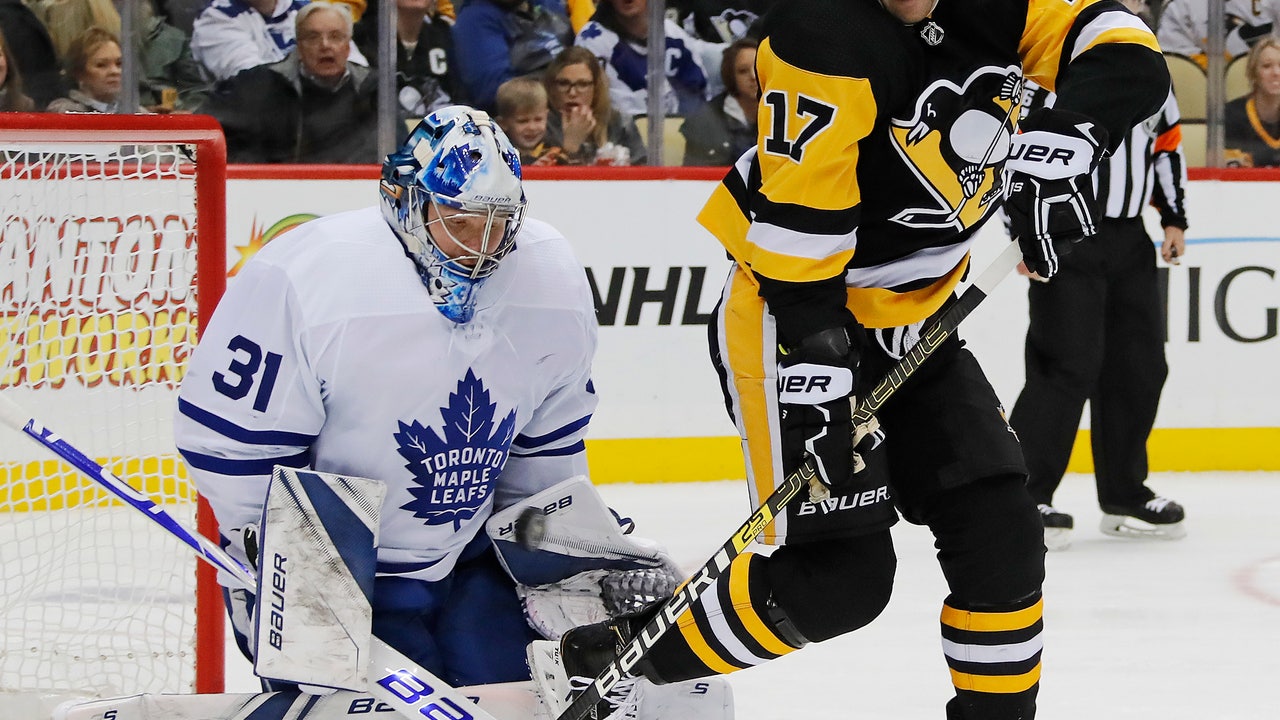 Andersen makes 31 saves, Maple Leafs beat Penguins 5-0